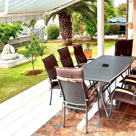 D&a With Private Swimming Pool Apartman