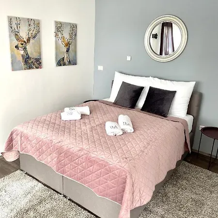 D&a With Private Swimming Pool Apartman