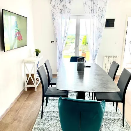 D&a With Private Swimming Pool Apartman Pula