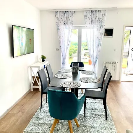 Appartement D&a With Private Swimming Pool Pula