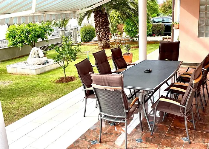 D&a With Private Swimming Pool Apartman