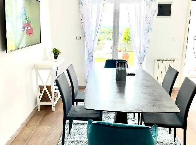 D&a With Private Swimming Pool Apartman Pula