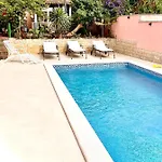 D&a With Private Swimming Pool
